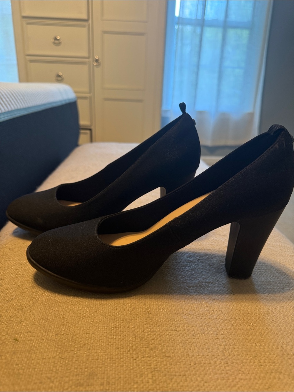 Dream Pairs Black Round-Toe Block Heel Pumps